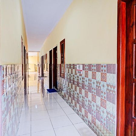 Oyo 90234 Dhoho Family Guest House Kediri (East Java) Exterior foto