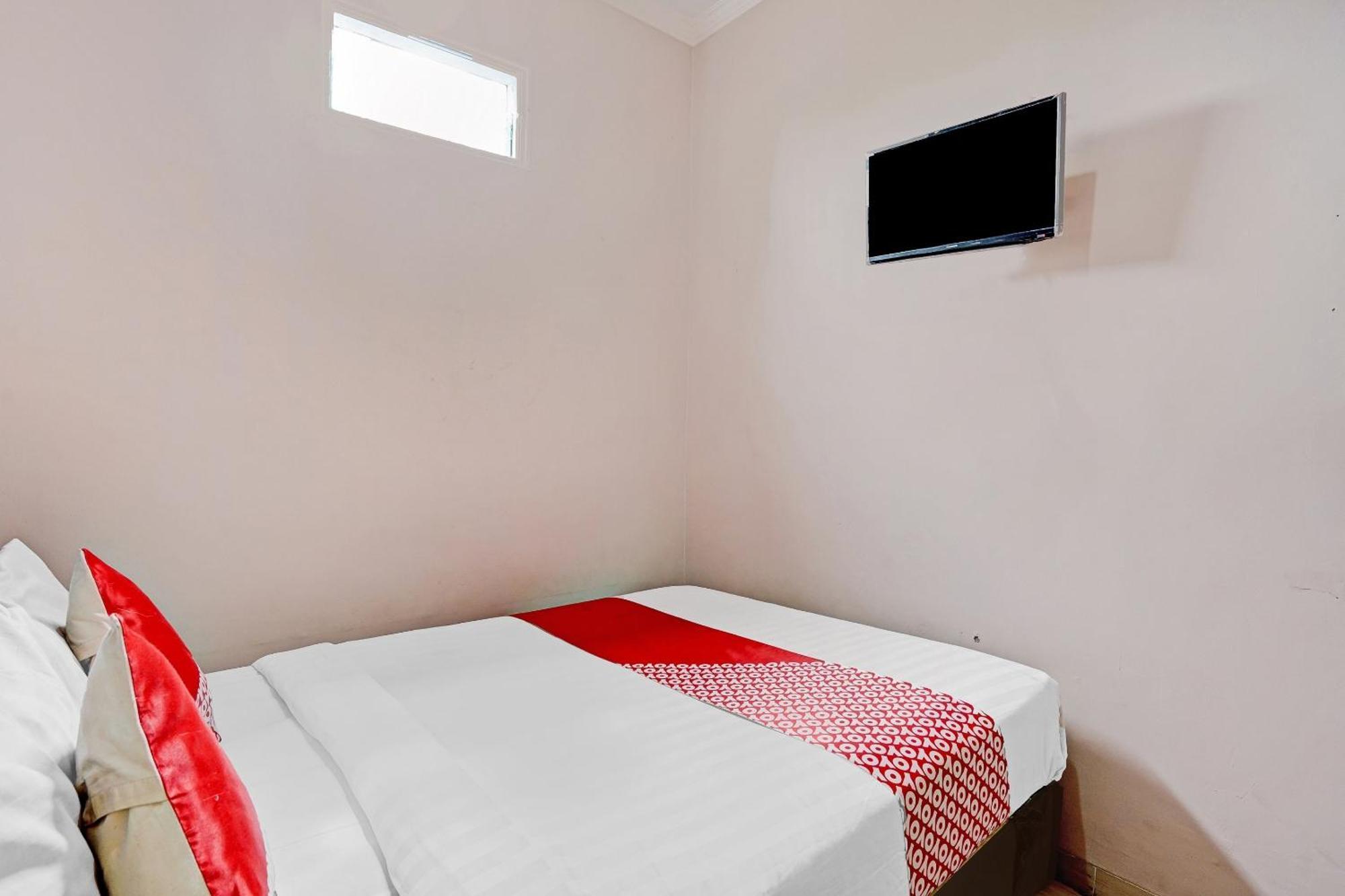 Oyo 90234 Dhoho Family Guest House Kediri (East Java) Exterior foto