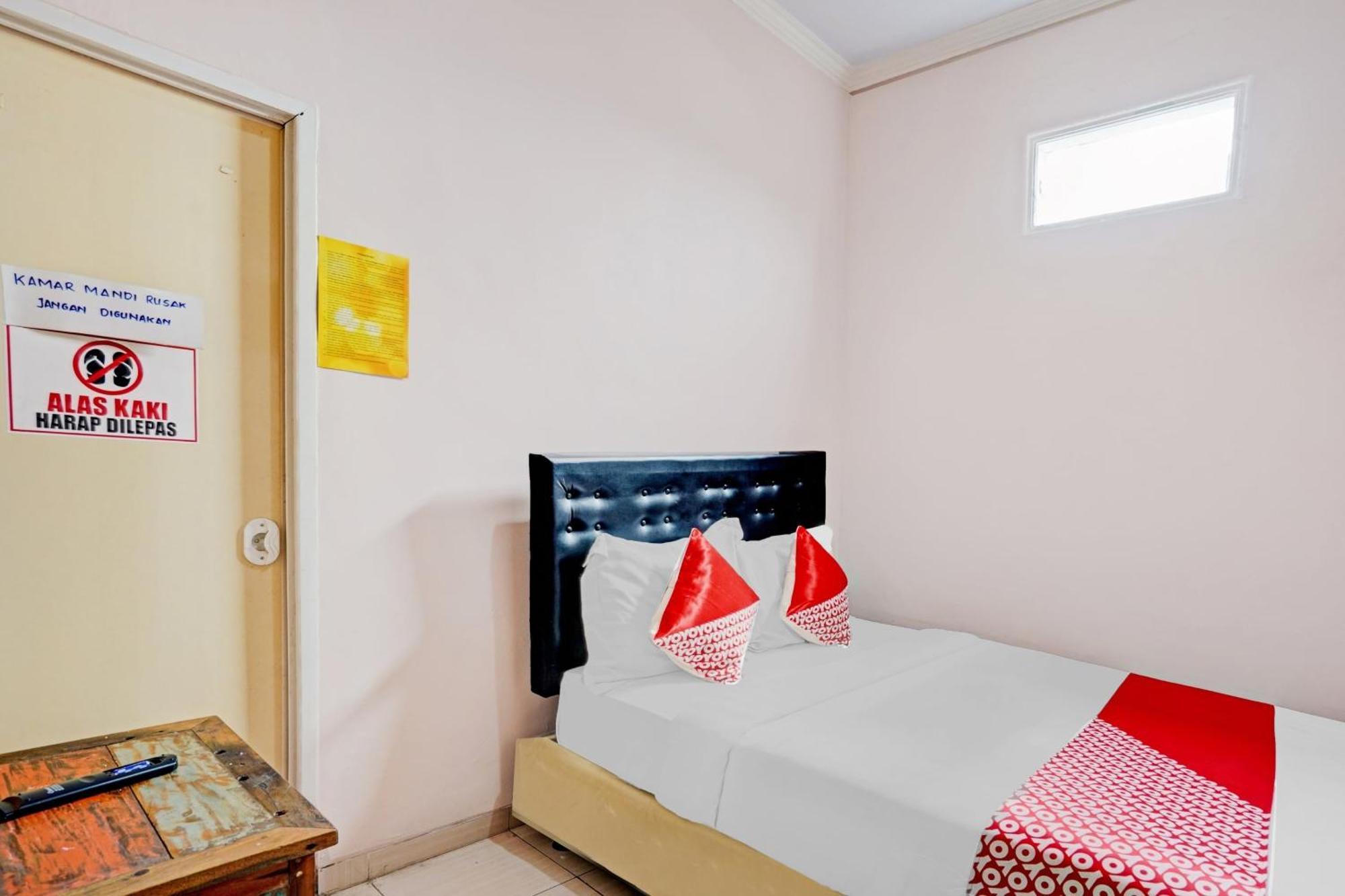 Oyo 90234 Dhoho Family Guest House Kediri (East Java) Exterior foto