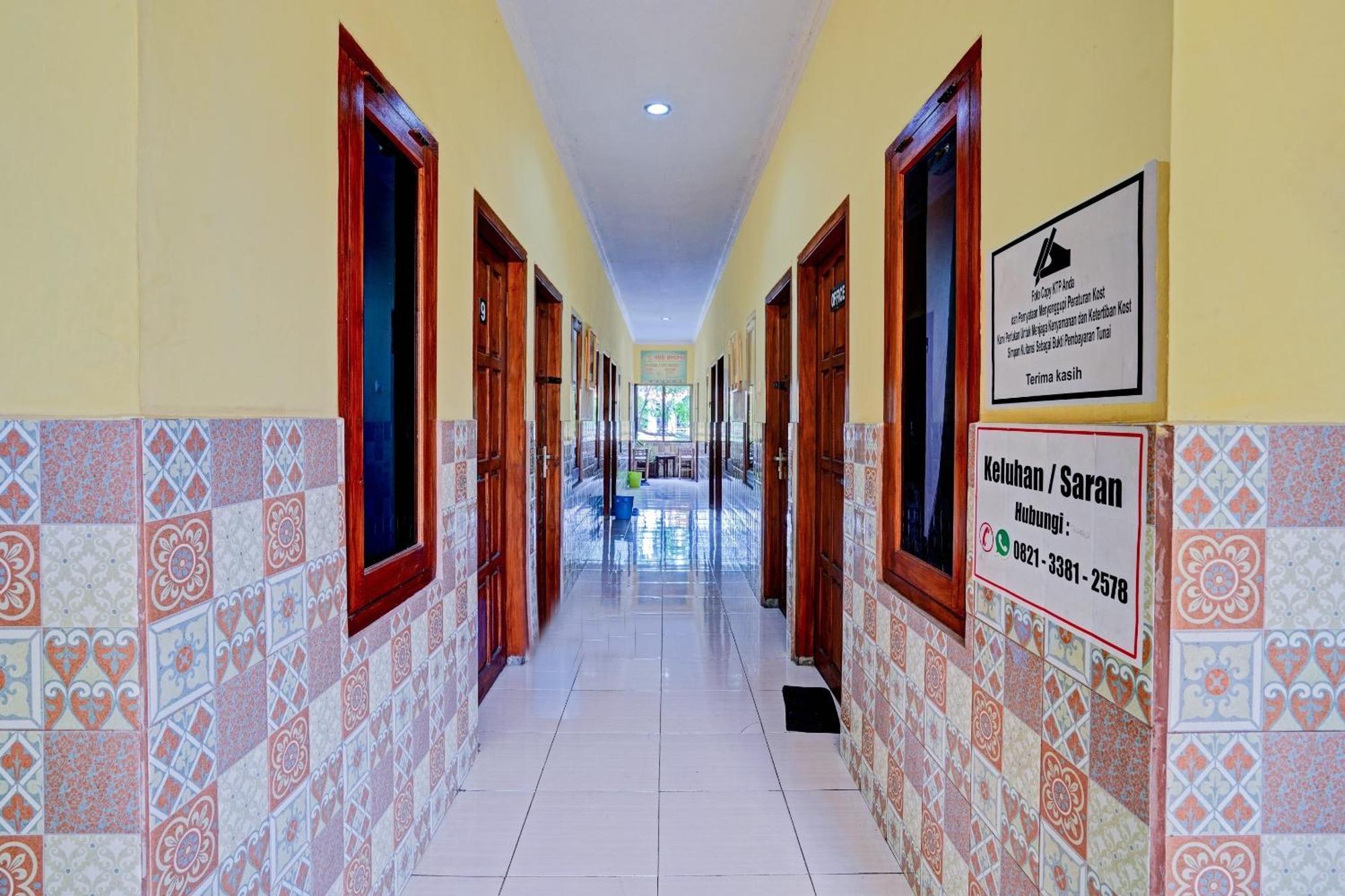Oyo 90234 Dhoho Family Guest House Kediri (East Java) Exterior foto
