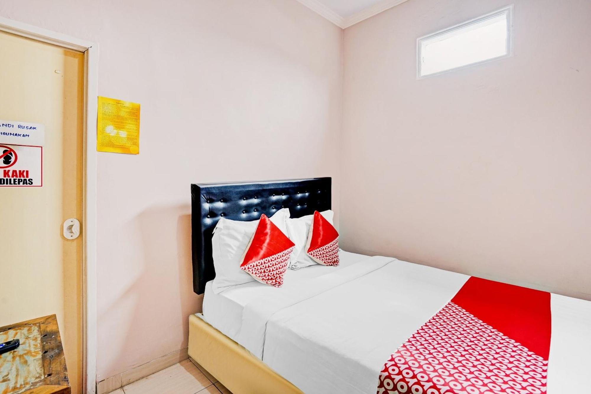 Oyo 90234 Dhoho Family Guest House Kediri (East Java) Exterior foto