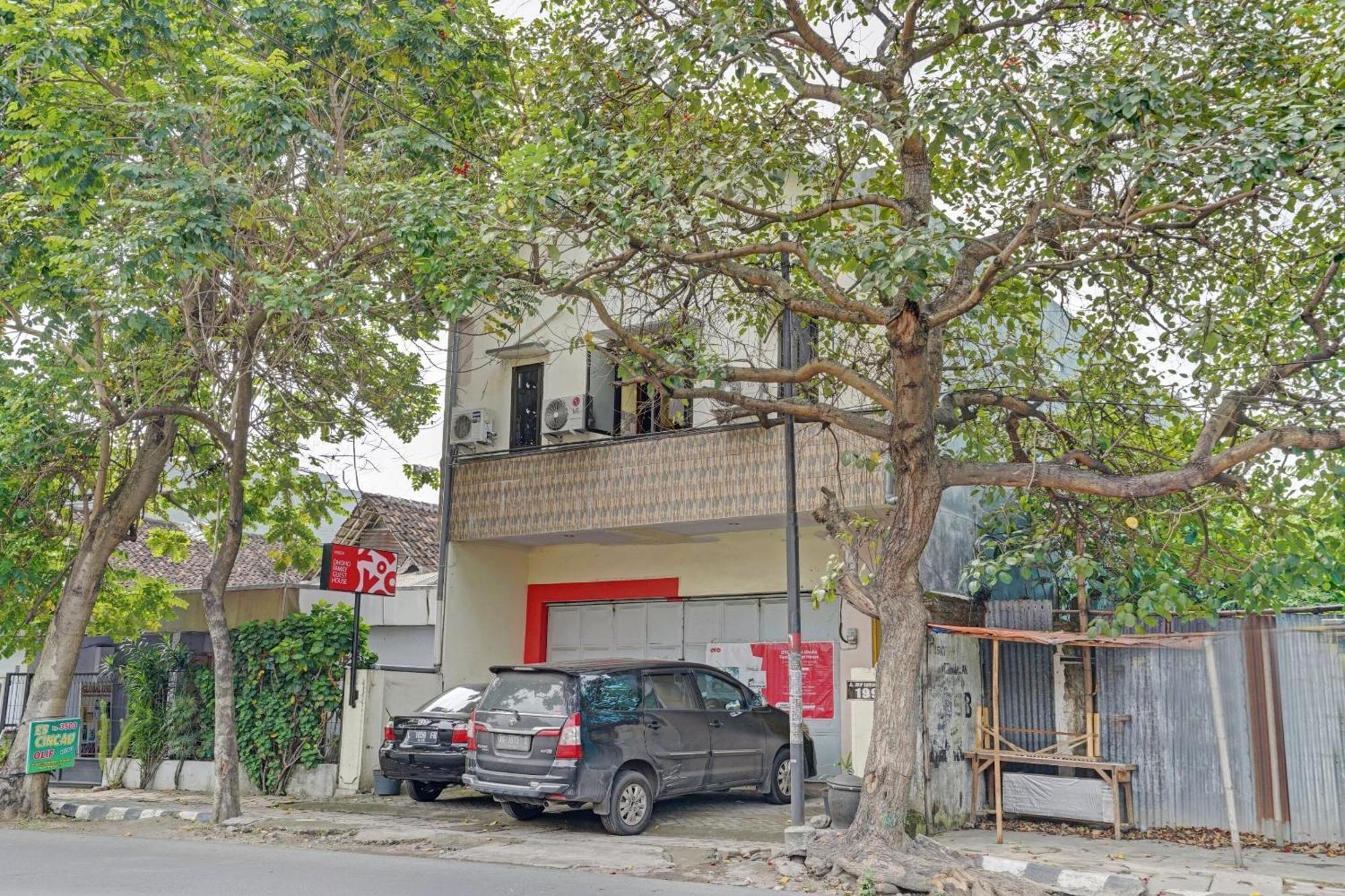 Oyo 90234 Dhoho Family Guest House Kediri (East Java) Exterior foto